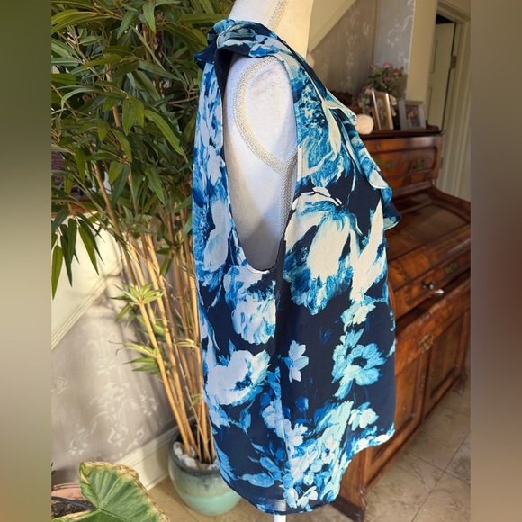 Karl Lagerfield, ladies XL sleeveless ruffled summertime blouse, excellent cond - Picture 5 of 14